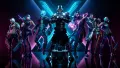 Opancéřovaný bojovník z hry Fortnite stojí před svítícím neonovým písmenem X v tmavých barvách, jedlý obrázek na dort