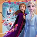 Elsa v modrých šatech, Anna ve fialovém plášti a sněhulák Olaf na pozadí podzimního lesa s růžovým listím, jedlý obrázek na dort