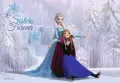 Jedlý obrázek na dort: princezny Anna a Elsa bruslí na ledě v zasněžené zimní krajině v modrých, bílých a fialových tónech