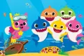 Jedlý obrázek na dort: žlutý Baby Shark s rodinkou a růžovým lišákem pod vodou u potopeného vraku lodi