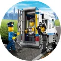 Kulatý jedlý obrázek s LEGO policejním autem, strážníkem v modré uniformě, vězněm a zlodějem na kostičkovém pozadí, jedlý obrázek na dort