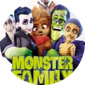 Kulatý jedlý obrázek s příšerami z Monster Family: zelený Frankenstein, vlkodlak, mumie, upíři a netopýr nad nápisem, obrázek na dort