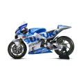 Závodní motocykl Suzuki v modro-stříbrném provedení na bílém pozadí, jedlý obrázek na dort