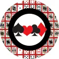 Kulatý jedlý obrázek s pikem, srdcem, křížem a párem na pozadí hracích karet, červená a černá barva, jedlý obrázek na dort