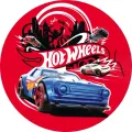 Kulatý jedlý obrázek Hot Wheels s modrým sportovním autem, obří gorilou a kaskadérskými autíčky na červeném pozadí, jedlý obrázek na dort