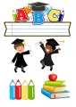 Veselí žáci v talárech a čepicích s diplomy, nad nimi velké písmeno ABC, dole pastelky a knihy s jablkem, jedlý obrázek na dort