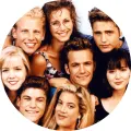 Skupinový snímek postav z Beverly Hills 90210 v typické módě 90. let, jedlý obrázek na dort