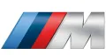 Hranatý znak BMW M se stříbrným písmenem a třemi pruhy modré, tmavomodré a červené barvy na bílém pozadí, jedlý obrázek na dort