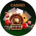 Kulatý jedlý obrázek kasina s ruletou, esy, červenými kostkami a zlatým nápisem CASINO na tmavě zeleném pozadí, jedlý obrázek na dort