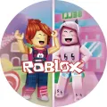 Kulatý jedlý obrázek Roblox se dvěma postavičkami dívek v růžovém cukrovinkovém světě s lízátky a perníkovým domkem, jedlý obrázek na dort