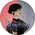 Kulatý jedlý obrázek: Wednesday v černých šatech s rukou Věc na rameni, fialový nápis a dvoubarevné pozadí s pavučinami, obrázek na dort