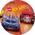 Závodní auta Hot Wheels na oranžové trati, modrý speciál číslo 24 a červený Bone Shaker s lebkou, jedlý obrázek na dort
