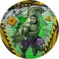 Zelený Hulk prorážející cihlovou zeď, v pozadí ostnatý drát a žluto-černá páska CAUTION, jedlý obrázek na dort