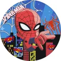 Kulatý komiksový obrázek s pavoučím hrdinou mezi budovami a bublinami POW a KAPOW, jedlý obrázek na dort