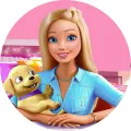 Panenka Barbie v modré košili tulí béžové štěně na růžovém pozadí, jedlý obrázek na dort