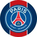 Kulatý znak Paris Saint Germain s červenou Eiffelovkou a zlatou lilií na tmavě modrém pozadí, jedlý obrázek na dort