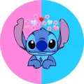 Modrý Stitch se srdíčky a růžovými květy na půleném růžovo-modrém pozadí, jedlý obrázek na dort
