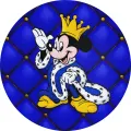 Myšák Mickey jako král se zlatou korunou a modrým pláštěm s bílým lemem na tmavě modrém pozadí, jedlý obrázek na dort