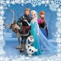 Elsa, Anna, Kristoff, Sven a Olaf v zasněžené krajině s rámečkem ze sněhových vloček, jedlý obrázek na dort