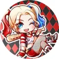 Kulatý jedlý obrázek s mrkající chibi Harley Quinn s baseballovou pálkou na harlekýnském kosočtvercovém pozadí, jedlý obrázek na dort