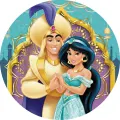 Aladin v krémovém turbanu s fialovým peřím a princezna Jasmína v tyrkysových šatech pod zlatým obloukem, jedlý obrázek na dort