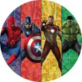 Čtyři superhrdinové Avengers v dynamických pózách na barevných pruzích fialové, červené, žluté a zelené, jedlý obrázek na dort
