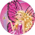 Blonďatá Barbie jako víla s růžovými motýlími křídly, žlutý motýlek a hvězdičky na růžovém pozadí, jedlý obrázek na dort
