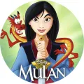 Kruhový jedlý obrázek s hrdinkou Mulan držící meč a červeným drakem Mushu na zeleném pozadí, jedlý obrázek na dort