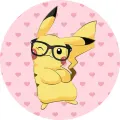 Kulatý jedlý obrázek s žlutým Pikachuem v černých brýlích, který mrká na pastelově růžovém pozadí s tmavšími srdíčky, jedlý obrázek na dort