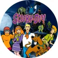 Kulatý jedlý obrázek na dort: Scooby-Doo, Shaggy, Fred, Daphne a Velma před tmavým strašidelným domem za měsíční noci