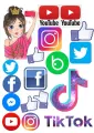 Kreslená dívka fotící selfie obklopená logy sociálních sítí a symboly srdíček v růžových, modrých a fialových barvách, jedlý obrázek na dort
