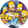 Rodina Simpsonových a pes Spasitel sedí na fialovém gauči a sledují televizi, jedlý obrázek na dort