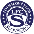 Kulatý modro-bílý znak fotbalového klubu Slovácko s nápisy a hvězdami, jedlý obrázek na dort