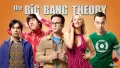 Hranatý jedlý obrázek s pětici postav ze seriálu Big Bang Theory na oranžovém pozadí s logem seriálu, jedlý obrázek na dort