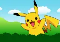 Žlutý Pikachu s červenými tvářemi mává z husté zelené trávy pod modrou oblohou, jedlý obrázek na dort