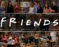 Koláž hlavních hrdinů seriálu Friends s bílým logem a barevnými tečkami, jedlý obrázek na hranatý dort