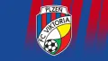 Jedlý obrázek s klubovým znakem FC Viktoria Plzeň, fotbalovým míčem a modro-červenými pruhy na pozadí, pro hranatý dort
