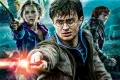 Harry Potter s hůlkou, Hermiona a Ron před hradem Bradavic v modrém tónu, jedlý obrázek na dort