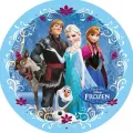 Kulatý jedlý obrázek na dort s postavami Elsa, Anna, Kristoff, Olaf a Sven ze Ledového království v ledově modrém rámu.