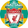 Kulatý jedlý obrázek s klubovým znakem Liverpoolu s ptákem Liverbird na žluto-zeleném pruhovaném pozadí, jedlý obrázek na dort