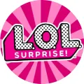 Kulatý růžový obrázek s puntíkovým logem Candy z L.O.L. Surprise na pozadí s paprsky jako lízátko, jedlý obrázek na dort