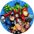 Animovaní superhrdinové Avengers – Hulk, Iron Man, Kapitán Amerika a Thor na modrém paprskovém pozadí, jedlý obrázek na dort