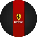 Kulatý jedlý obrázek s žlutým erbem Ferrari se vzpínajícím se koněm na červeném pruhu a černém karbonovém pozadí, jedlý obrázek na dort