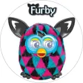 Pestrý Furby s růžovo-tyrkysovým pruhovaným kožíškem a velkýma očima na bílém pozadí, jedlý obrázek na dort