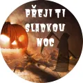 Kulatý jedlý obrázek na dort: zářící oranžová vyřezávaná dýně, suché listí a silueta smrtky s kosou v mlze, s nápisem Přeji ti sladkou noc.