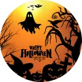 Kulatý jedlý obrázek na dort s černými siluetami dýní, ducha, netopýrů a nápisem Happy Halloween na žlutooranžovém pozadí