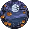 Halloweenský motiv s rozsvícenými vyřezávanými dýněmi visícími na větvích, měsícem a netopýry na fialovomodrém pozadí, jedlý obrázek na dort