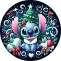 Modrý mimozemšťan Stitch s bílým límcem a mašlí u rozsvíceného vánočního stromečku, jedlý obrázek na dort