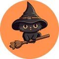 Černá kočička s kloboučkem letí na koštěti na oranžovém pozadí, jedlý obrázek na dort pro halloweenskou oslavu