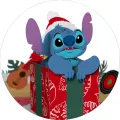 Modrý Stitch v červené santovské čepici hraje na ukulele u dárku s tropickými listy, jedlý obrázek na dort